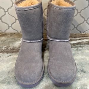 NWOT Bearpaw Elle Short boots